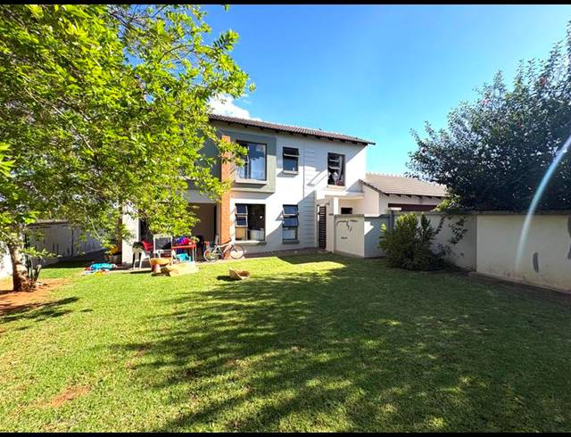 3 BEDROOM HOUSE FOR SALE IN MIDSTREAM HILL